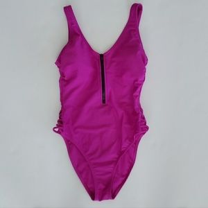 One-piece swimsuit in fuschia